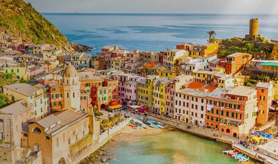 Colourful buildings and blue sea, Vernazza, Italy