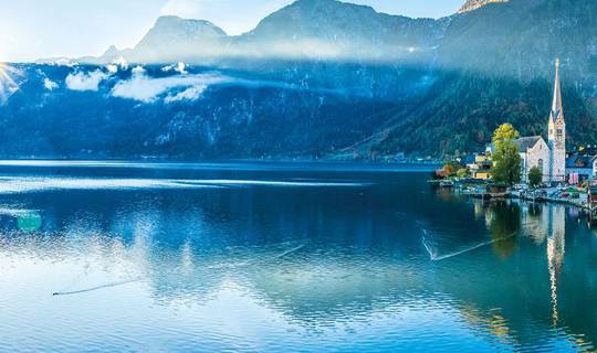 Lake and mountain range in Austria