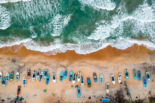 Beach in Sri Lanka with blue boats